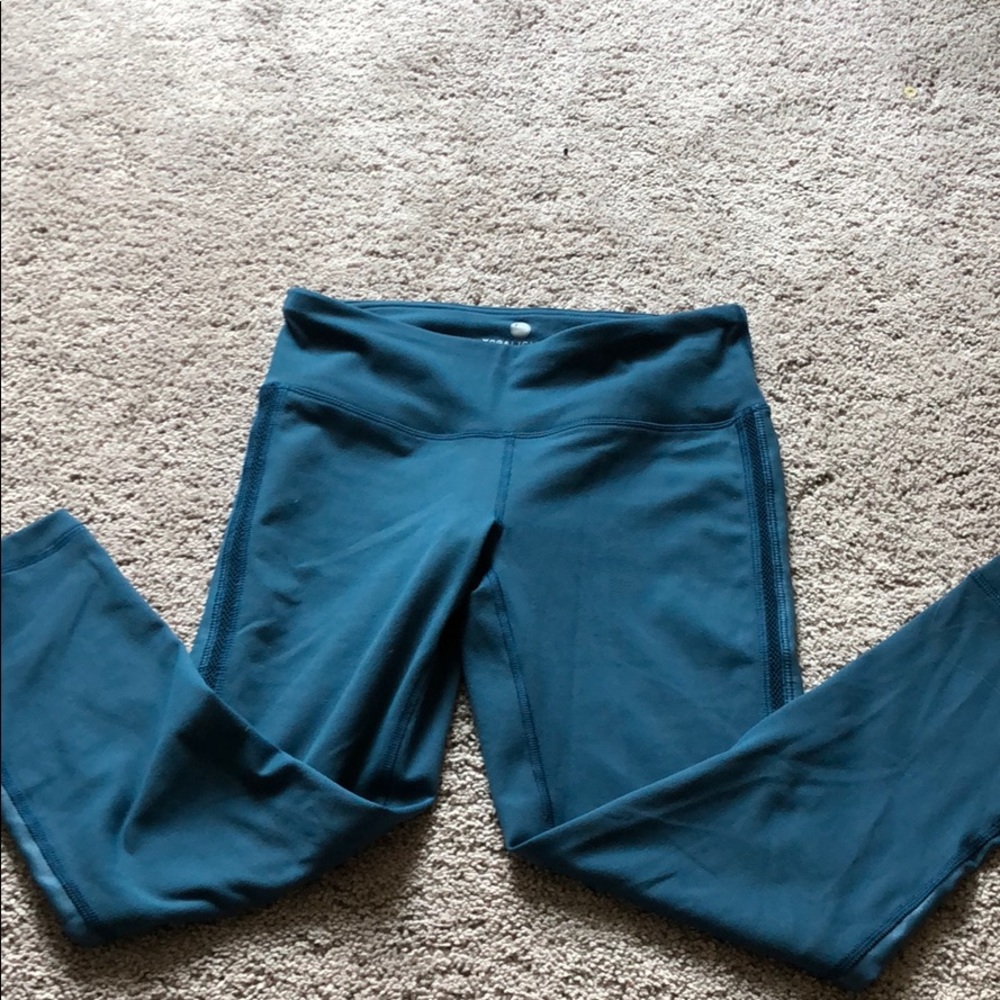 cropped workout leggings